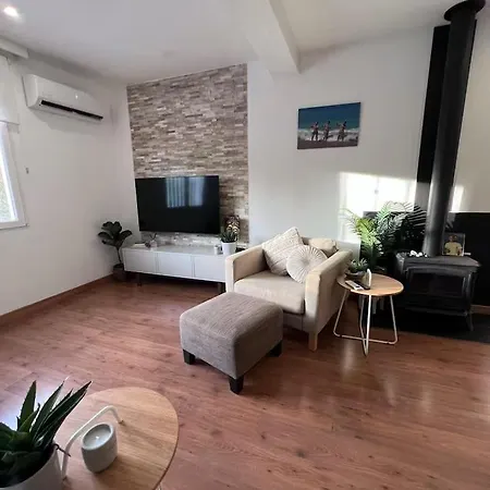 فيلة Vacker Med Privat Pool, Lounge Och Stor Grillplats تورّيفيِخا