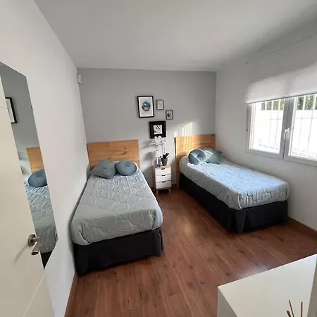 Vacker Med Privat Pool, Lounge Och Stor Grillplats