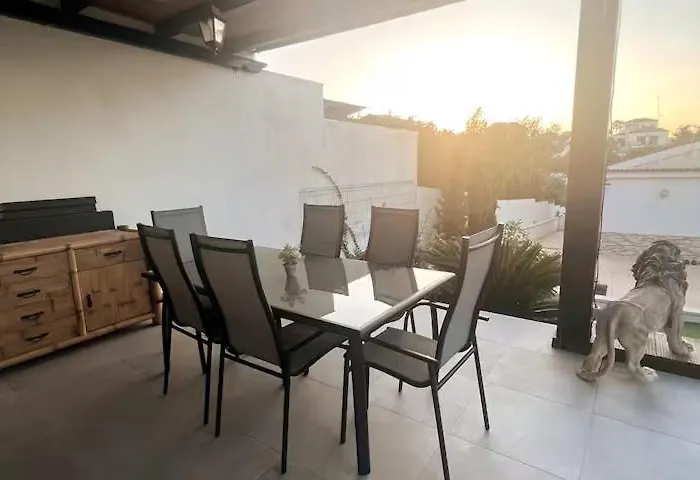 Villa Vacker Med Privat Pool, Lounge Och Stor Grillplats *