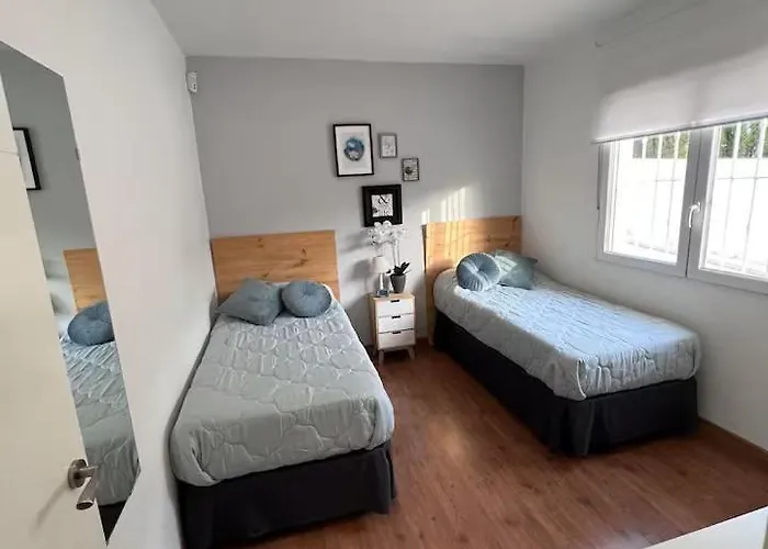 Vacker Med Privat Pool, Lounge Och Stor Grillplats