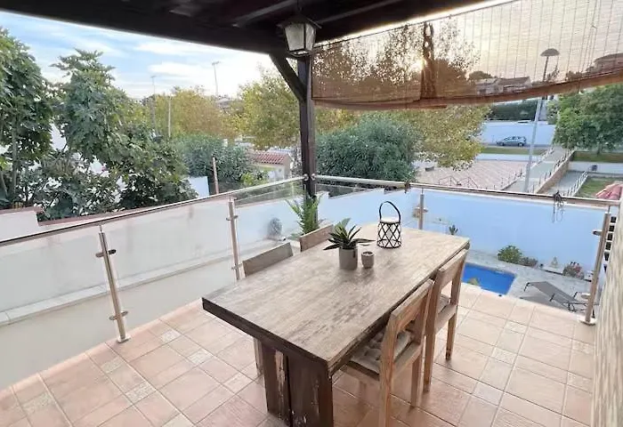 Vacker Med Privat Pool, Lounge Och Stor Grillplats Villa